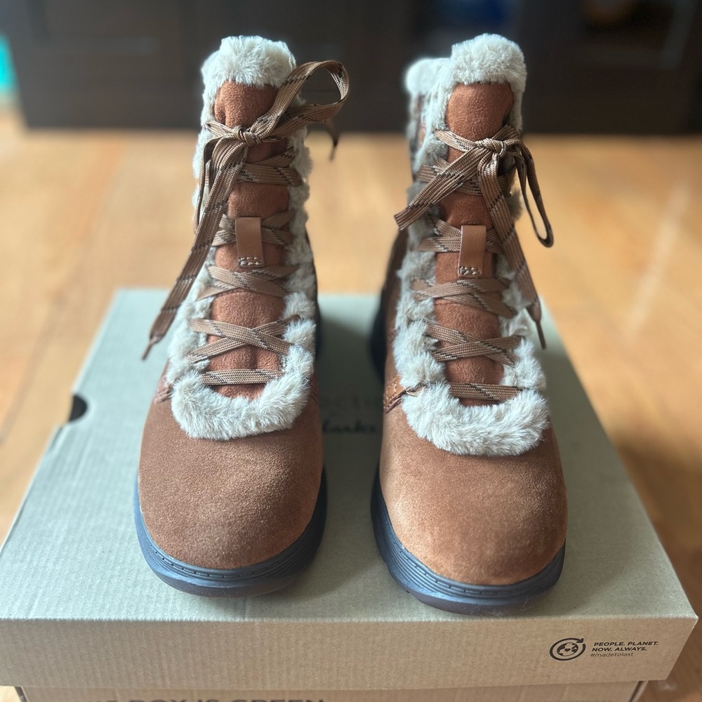 CLARKS Cozy Brown Fur-Lined Women's Boots